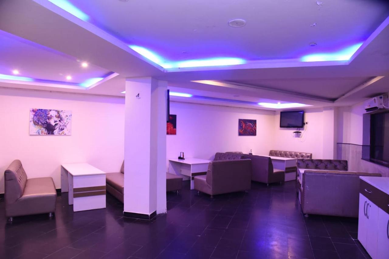 Hotel Gaurab Near Paltan Bazaar Dehradun Ngoại thất bức ảnh