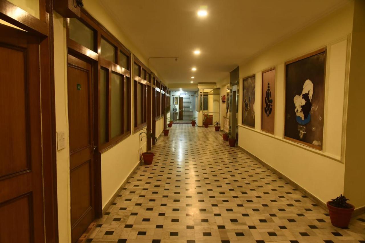 Hotel Gaurab Near Paltan Bazaar Dehradun Ngoại thất bức ảnh