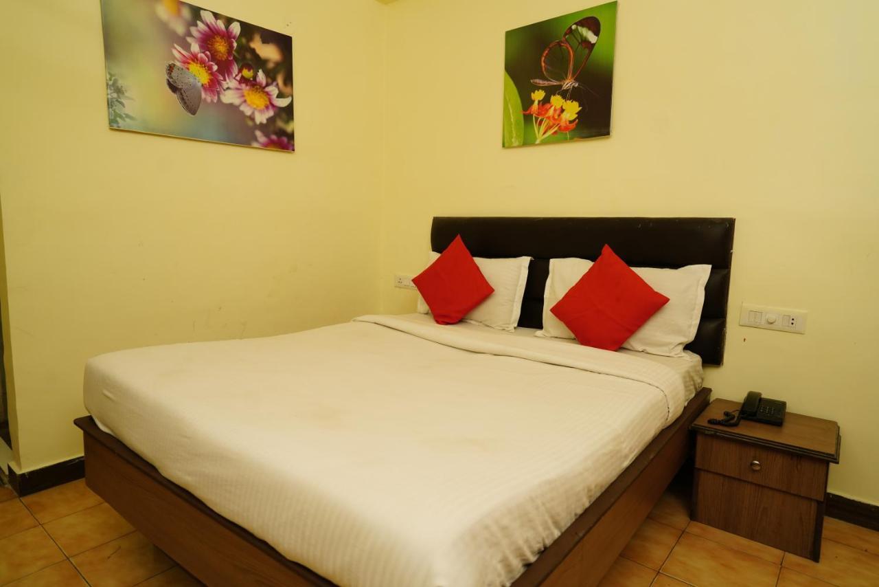 Hotel Gaurab Near Paltan Bazaar Dehradun Ngoại thất bức ảnh
