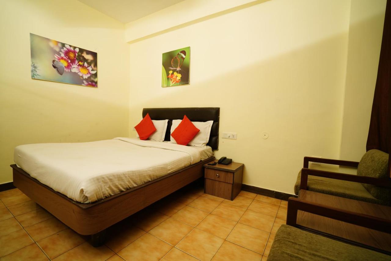 Hotel Gaurab Near Paltan Bazaar Dehradun Ngoại thất bức ảnh