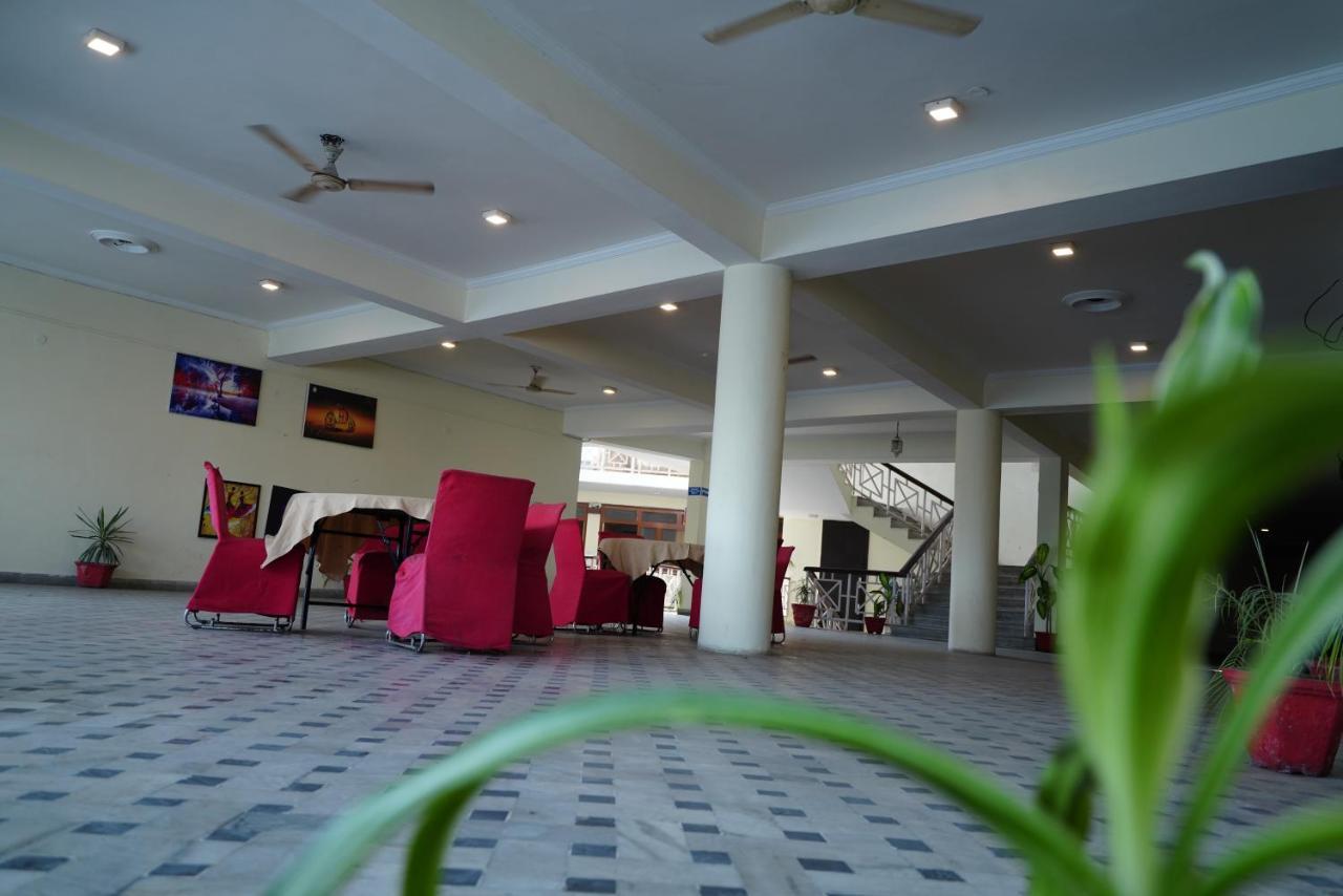Hotel Gaurab Near Paltan Bazaar Dehradun Ngoại thất bức ảnh