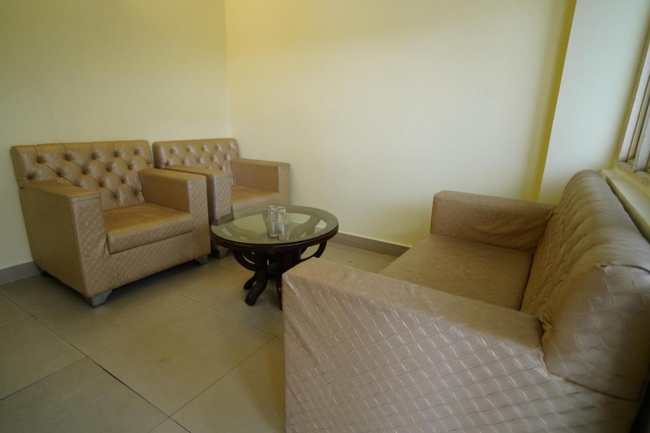 Hotel Gaurab Near Paltan Bazaar Dehradun Ngoại thất bức ảnh