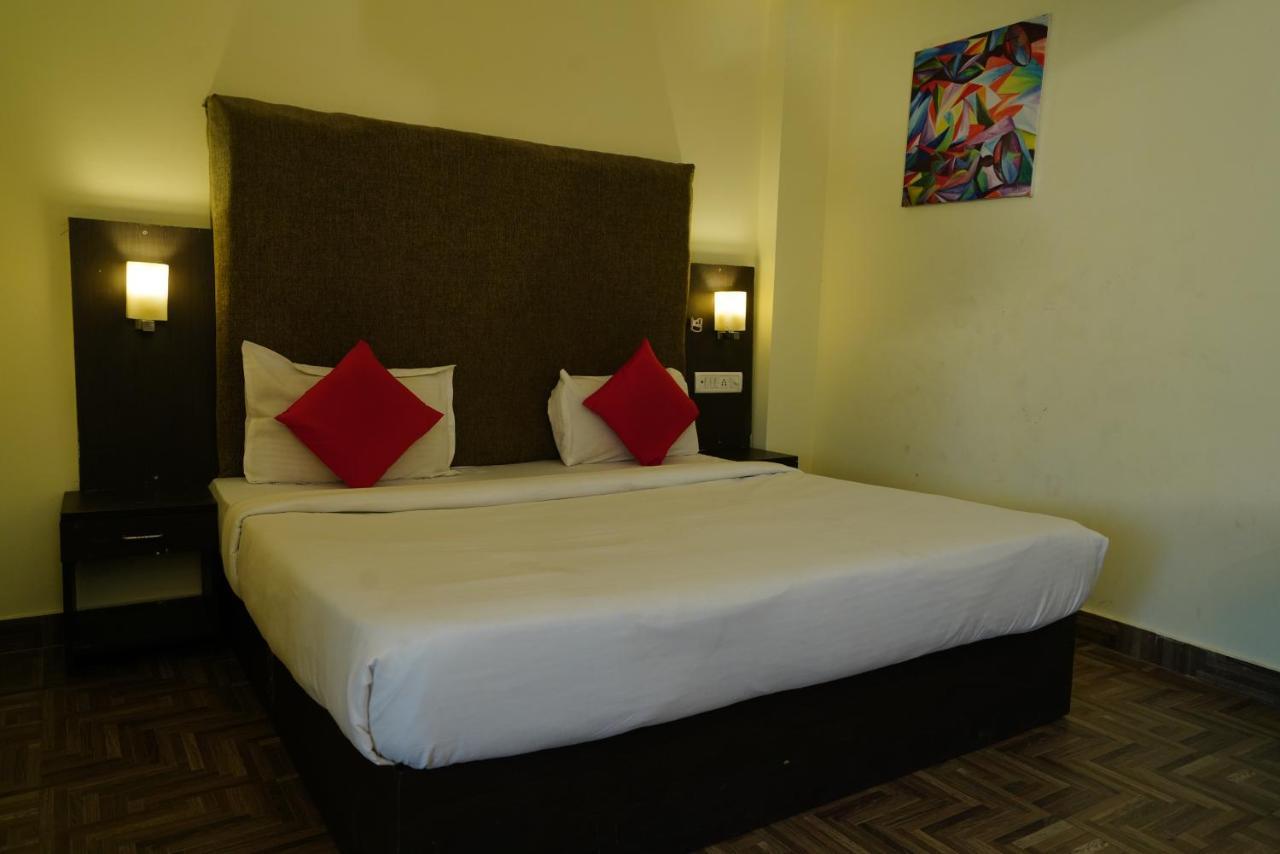 Hotel Gaurab Near Paltan Bazaar Dehradun Ngoại thất bức ảnh
