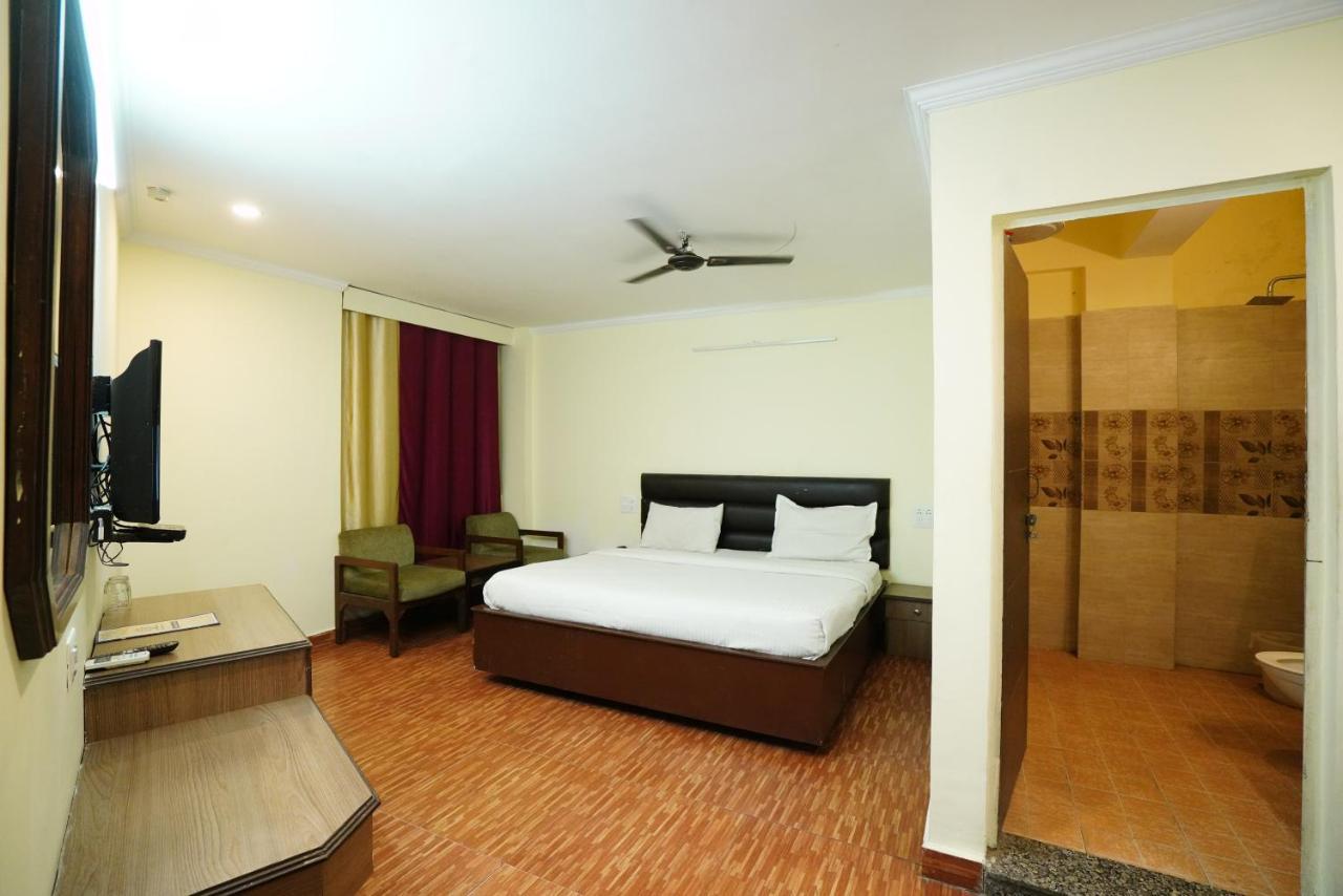 Hotel Gaurab Near Paltan Bazaar Dehradun Ngoại thất bức ảnh