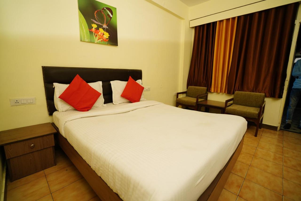 Hotel Gaurab Near Paltan Bazaar Dehradun Ngoại thất bức ảnh