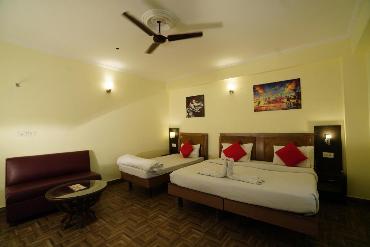 Hotel Gaurab Near Paltan Bazaar Dehradun Ngoại thất bức ảnh