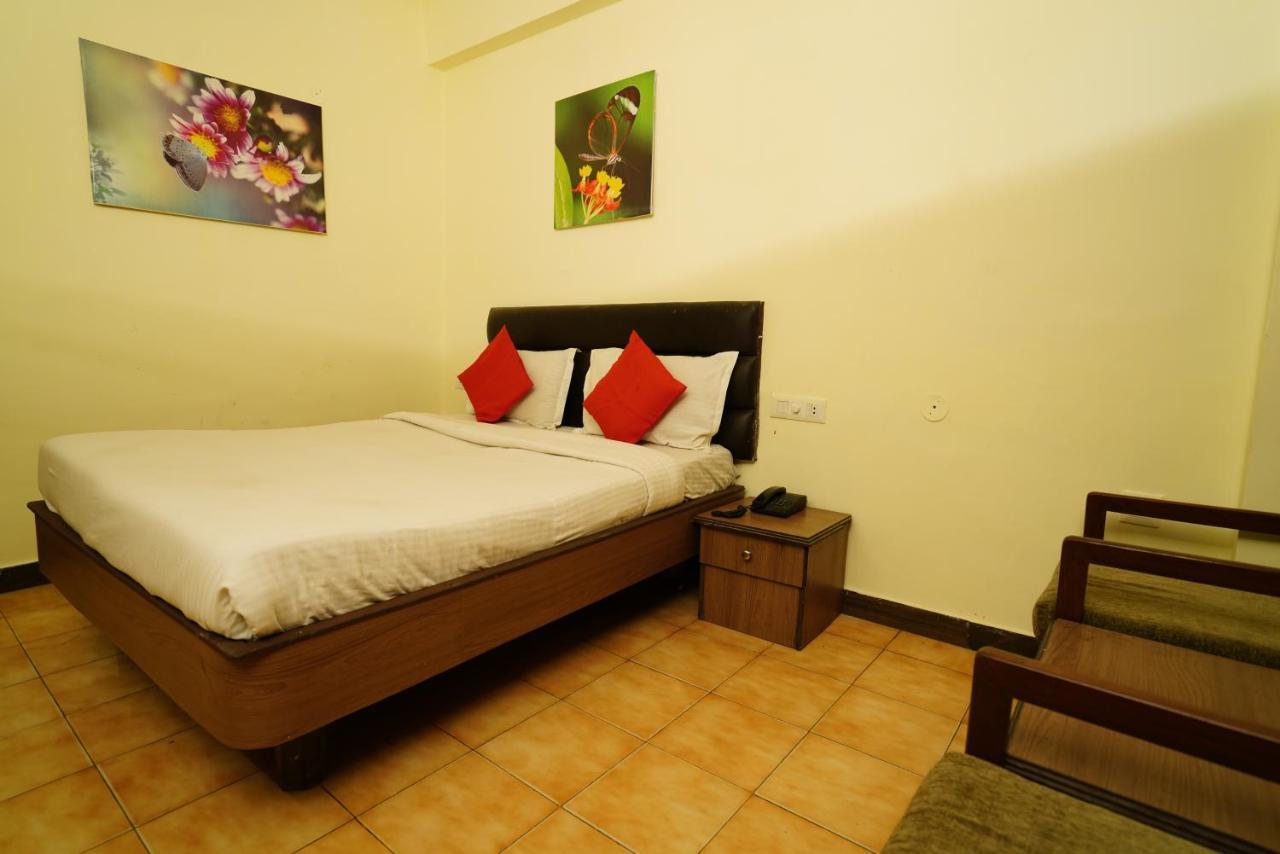 Hotel Gaurab Near Paltan Bazaar Dehradun Ngoại thất bức ảnh