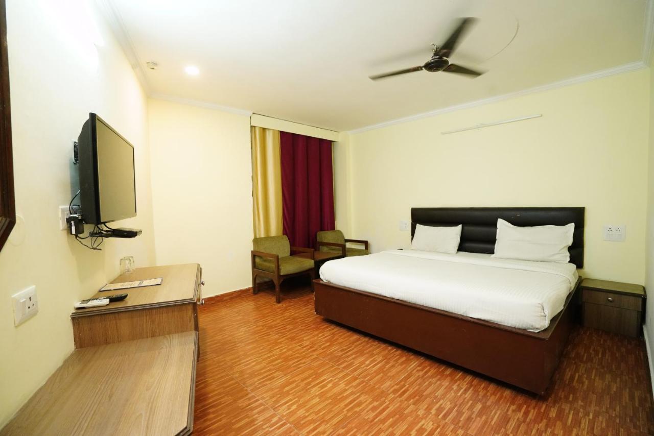 Hotel Gaurab Near Paltan Bazaar Dehradun Ngoại thất bức ảnh