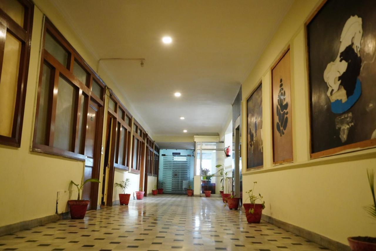 Hotel Gaurab Near Paltan Bazaar Dehradun Ngoại thất bức ảnh