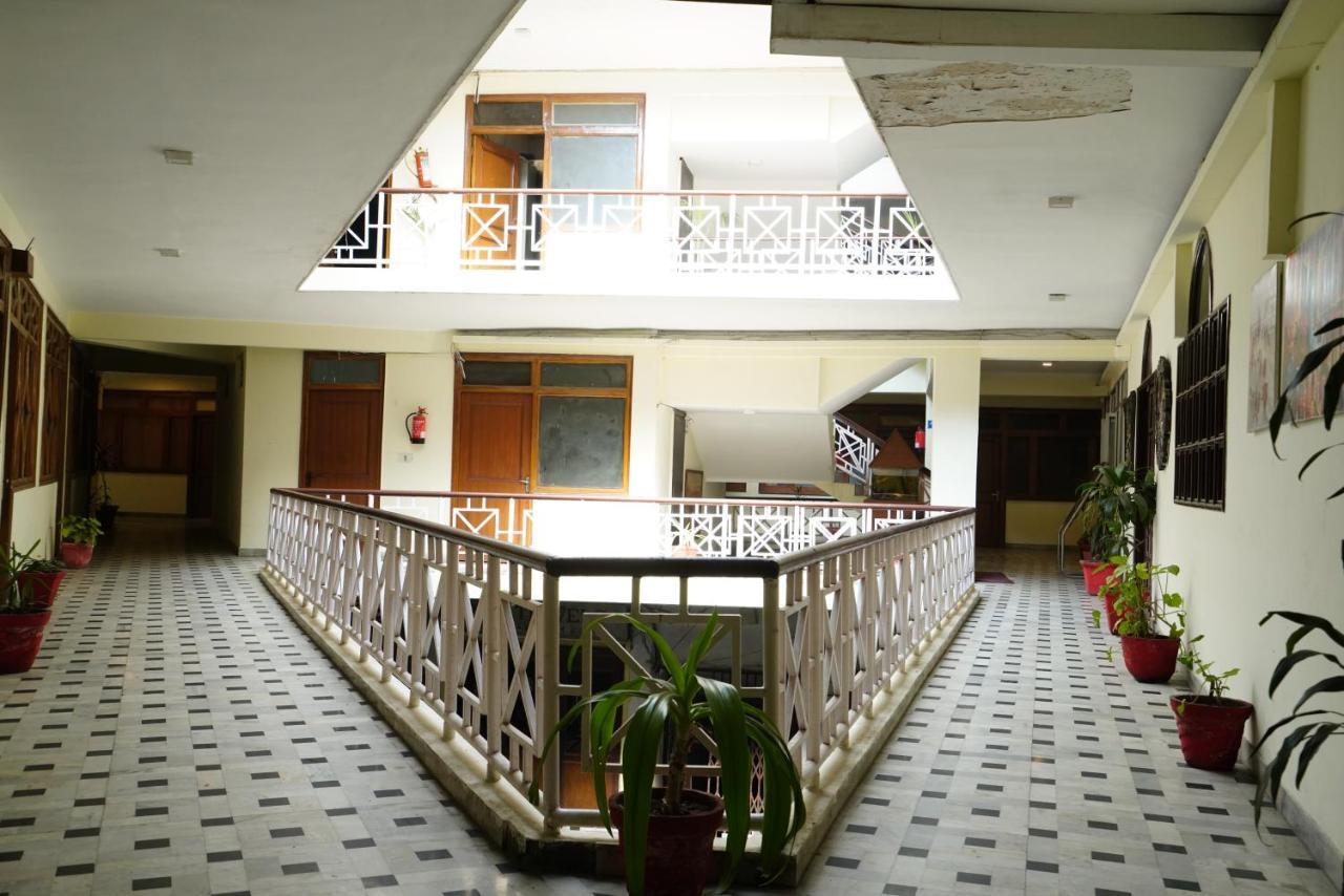 Hotel Gaurab Near Paltan Bazaar Dehradun Ngoại thất bức ảnh