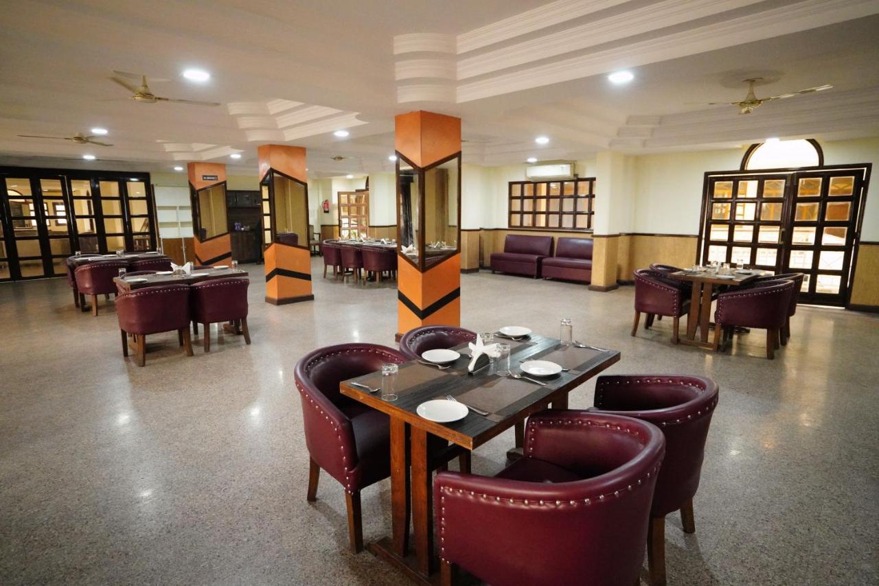 Hotel Gaurab Near Paltan Bazaar Dehradun Ngoại thất bức ảnh