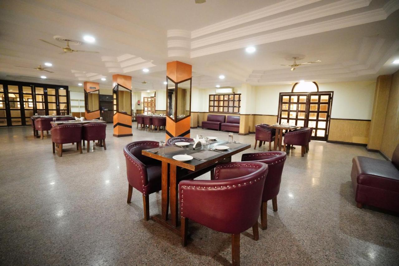 Hotel Gaurab Near Paltan Bazaar Dehradun Ngoại thất bức ảnh