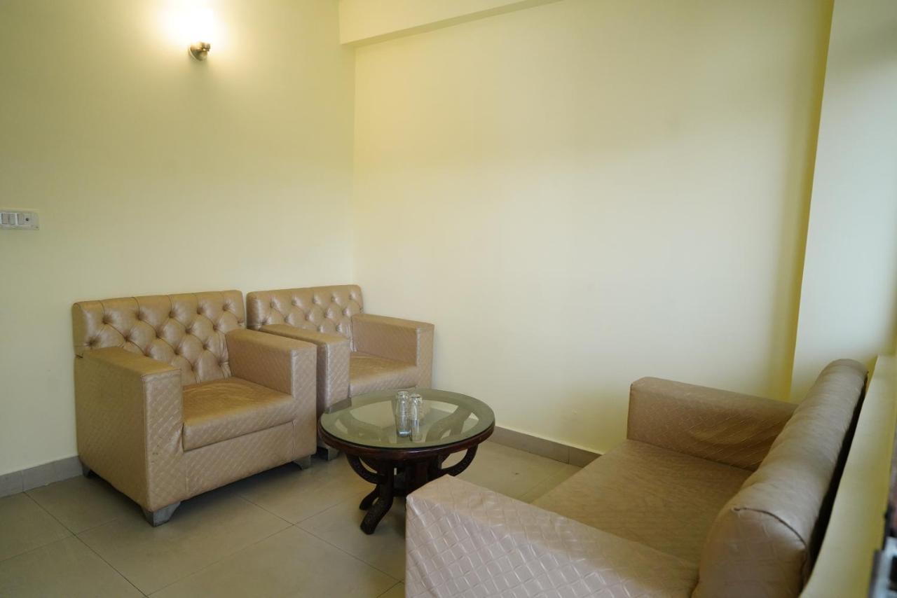Hotel Gaurab Near Paltan Bazaar Dehradun Ngoại thất bức ảnh