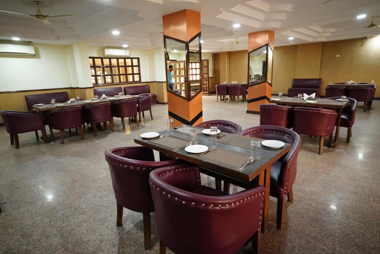 Hotel Gaurab Near Paltan Bazaar Dehradun Ngoại thất bức ảnh